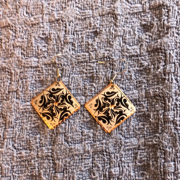 paparazzi earrings 💛 - Picture 1 of 2